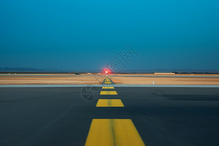 机场飞机跑道图片