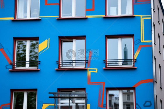 蓝色装饰的公寓楼图片
