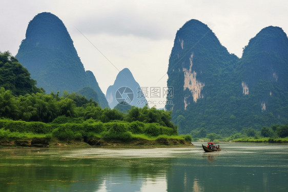 夏季风景区的景观图片