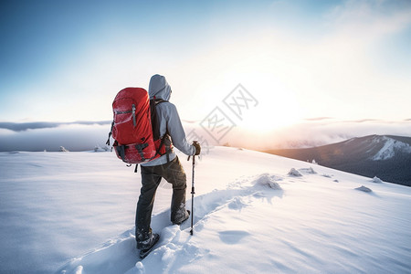 背包爬山跋涉的登山者背景