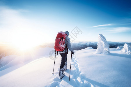 雪山背包客图片