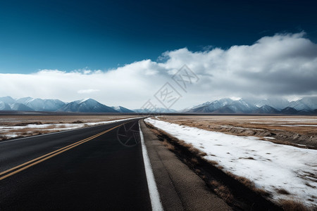 道路两旁覆盖着雪图片