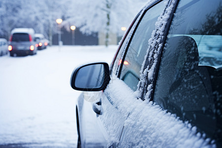 雪后街道上的汽车图片