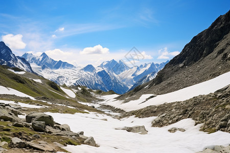 被雪覆盖的阿尔卑斯山图片