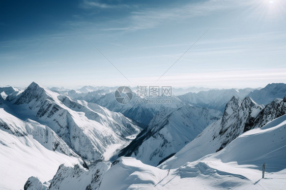 白雪皑皑的山脉图片