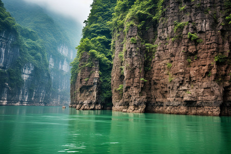 平静水面的河流图片