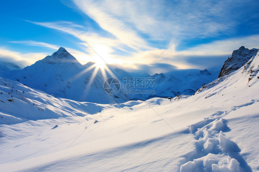 冬天雪山的美丽景观图片