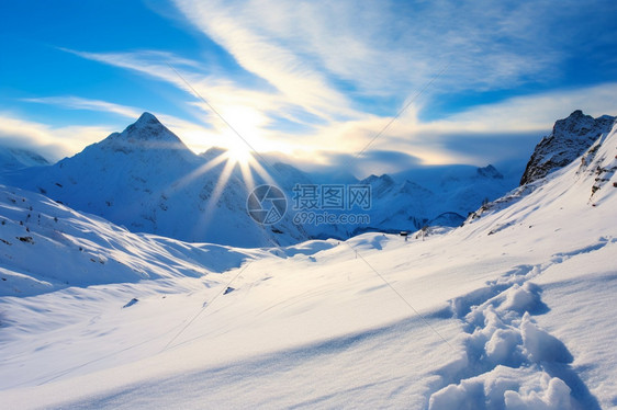 冬天雪山的美丽景观图片