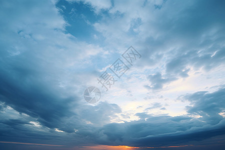 大风蓝色预警蓝色的天空背景