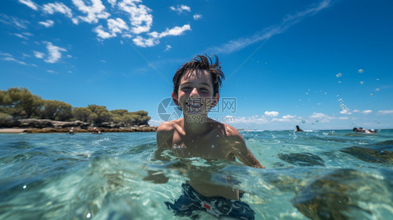 男孩游泳图片