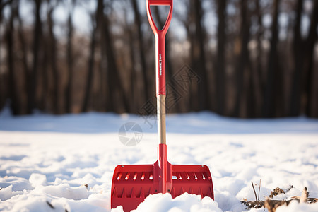 白雪上的雪铲背景图片