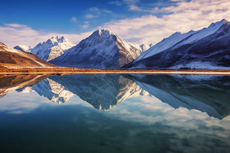 自然的雪山美景图片