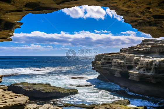 悬崖下的海浪图片