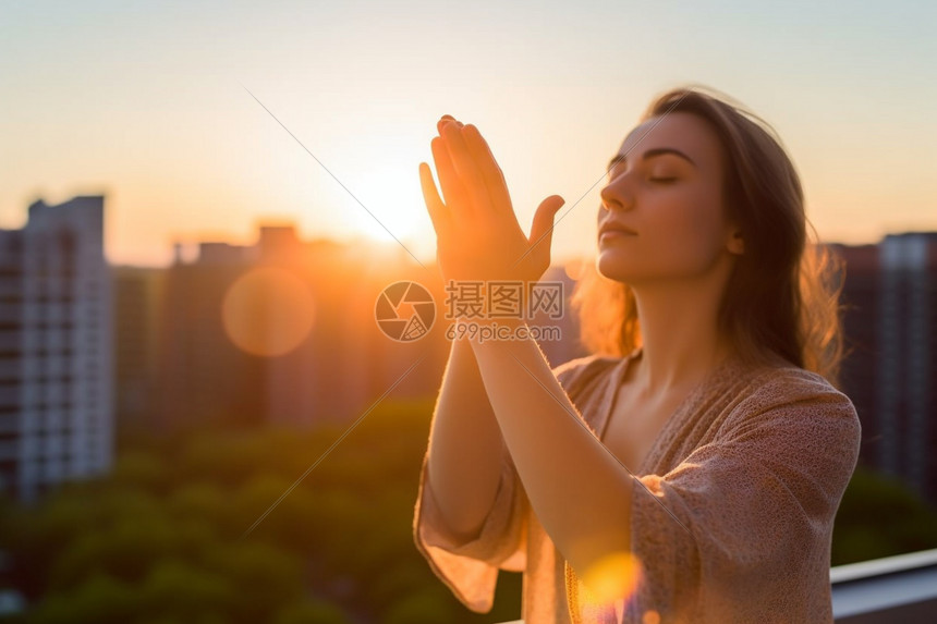 祈祷的女士图片