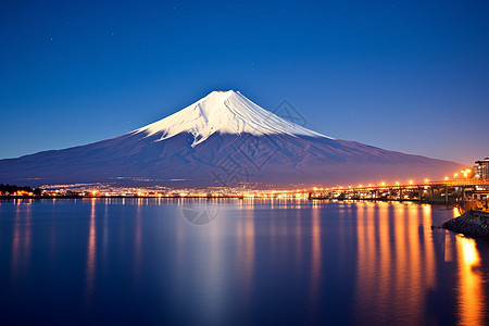 火山下的城市图片