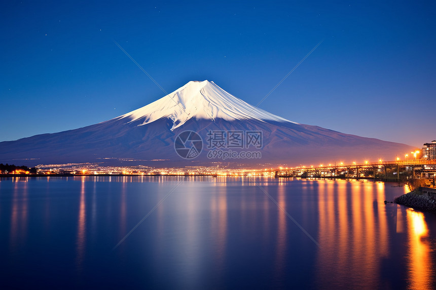 火山下的城市图片