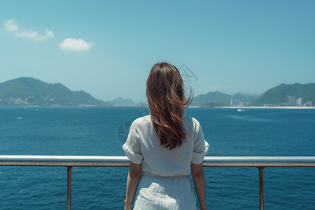 面朝大海的女士图片