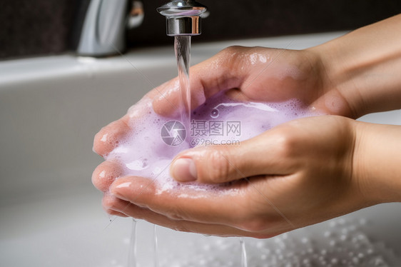用洗手液洗手图片