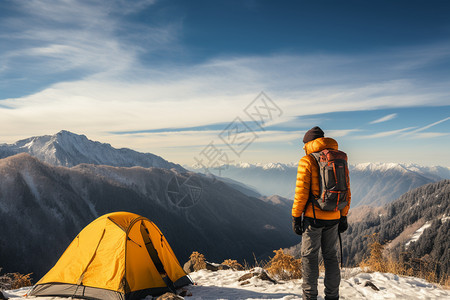 冬季山顶的登山爱好者图片