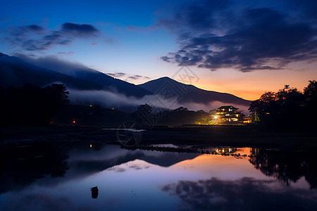 夜晚美丽的湖泊图片