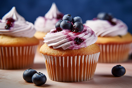 美味的蓝莓纸杯蛋糕图片