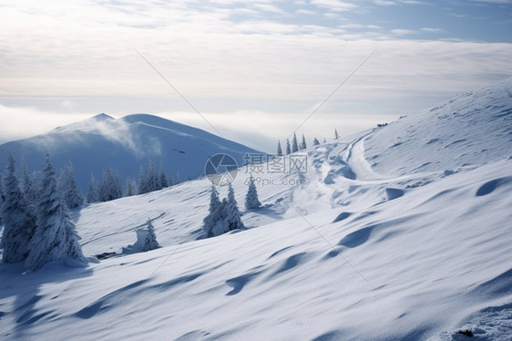 冬天的山脉风景图片