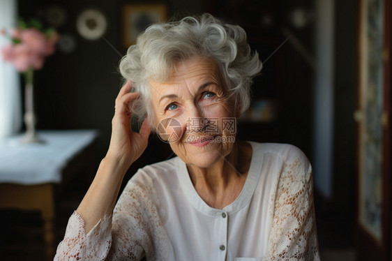 老奶奶发白的头发图片