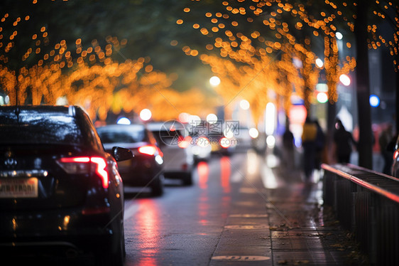 夜晚道路上的汽车图片