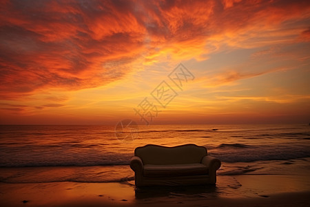日落沙滩上的沙发图片