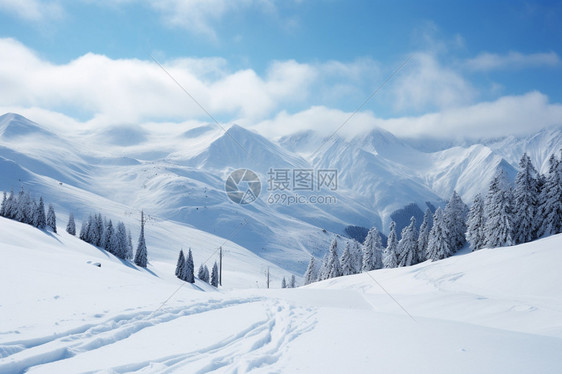 被雪覆盖着的山脉图片