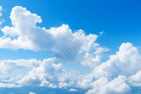 晴天多云的天空背景图片