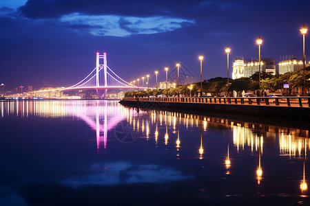 夜晚亮灯的大桥图片