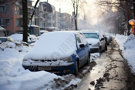 被雪掩埋的小汽车图片