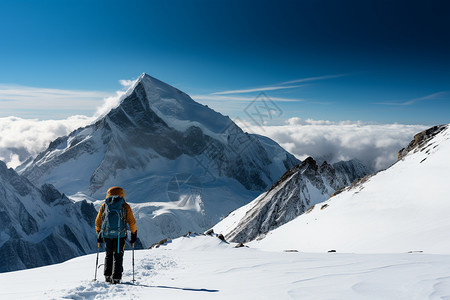 户外登山冒险者图片