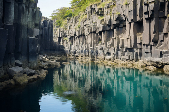 著名的悬崖河流景观图片