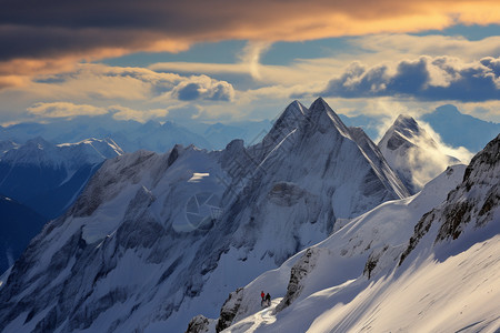 天空和雪山图片