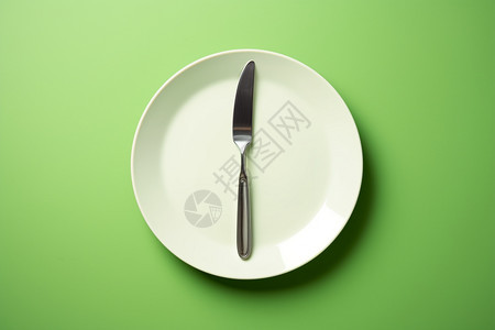 盘子和刀叉图片