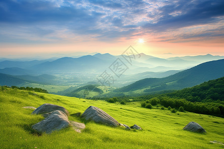 夏天日出山脉的美丽景观图片