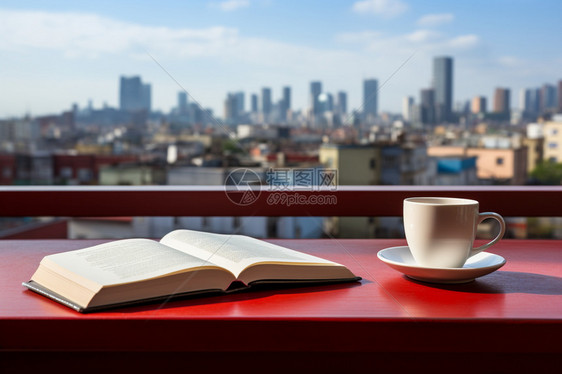 桌子上的书和咖啡杯图片