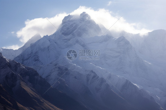 山峰的积雪图片