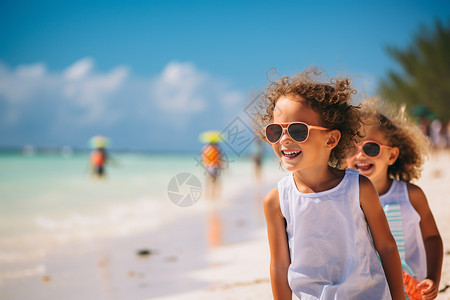 夏天度假海边的小女孩图片