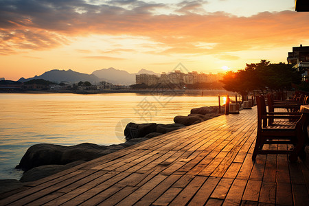 夏天日落时海港城市景观图片