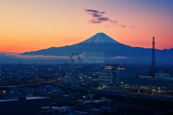 日出时富士山的美丽景观图片