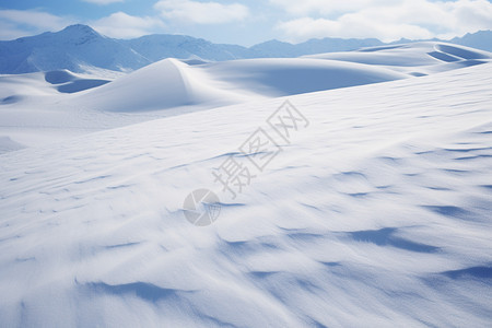 被白雪覆盖的雪地图片