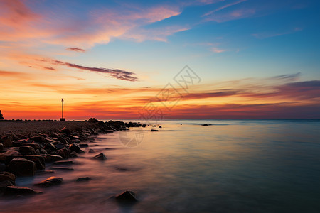 美丽的夏天海岸线景观图片