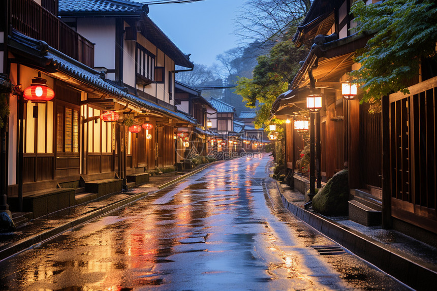 夏季雨后的小镇街景图片