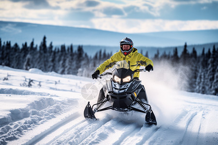 冬天雪山中的雪地摩托车图片