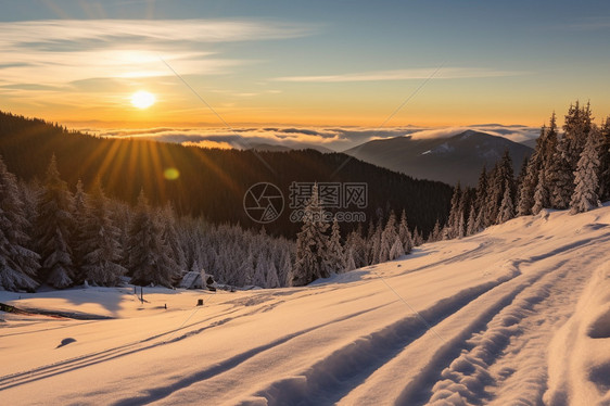 清晨壮观的雪山景观图片