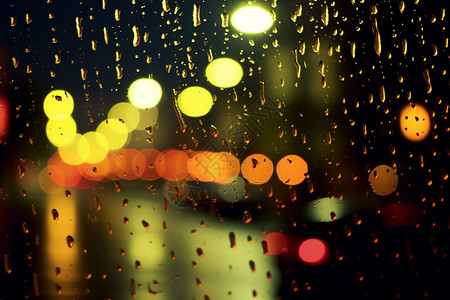 多雨天气的驾驶视觉图片