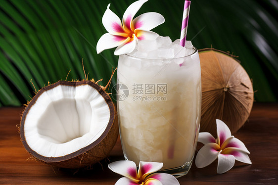 新鲜的椰子和饮品图片
